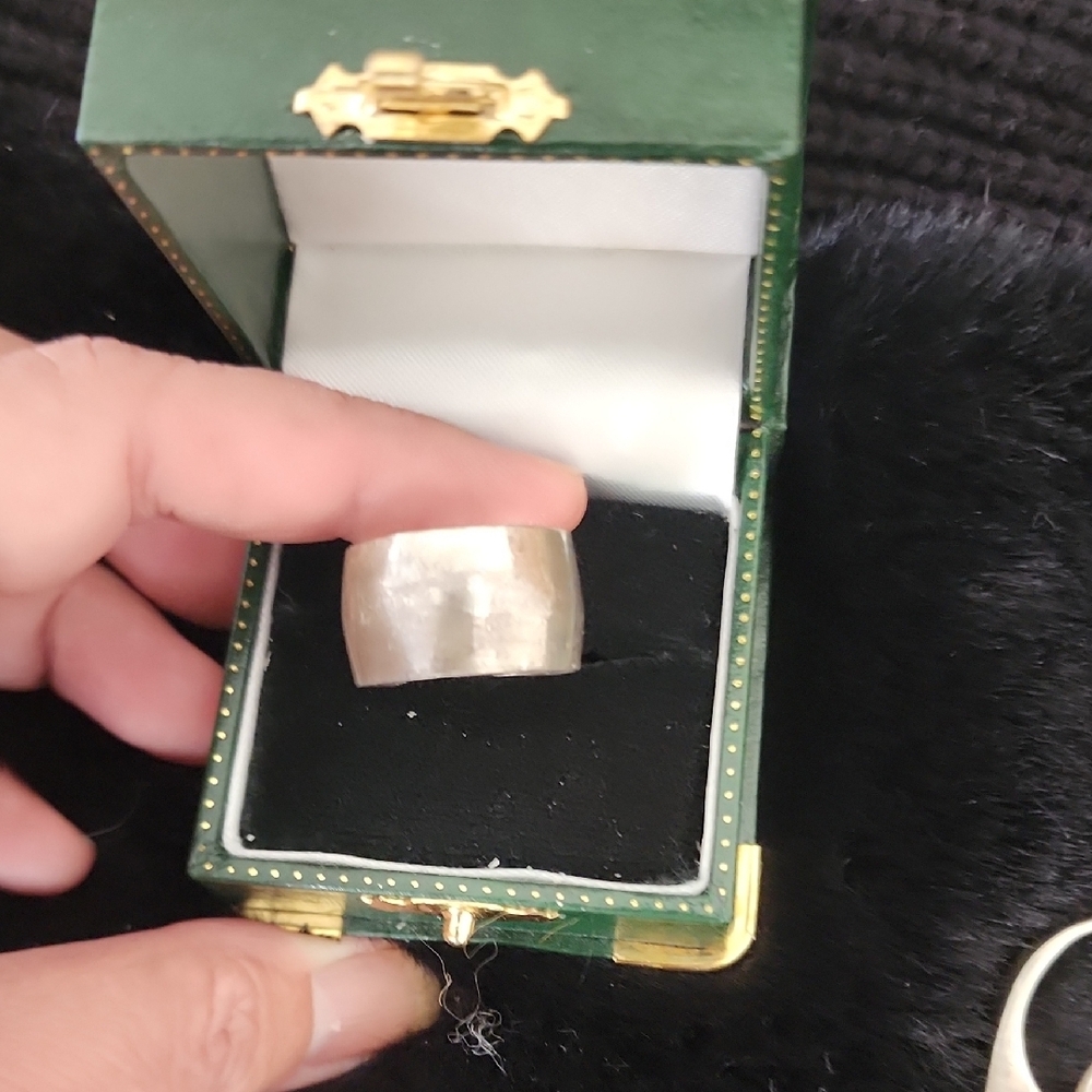Elegant Silver and Turquoise Ring Set - Picture 7 of 9
